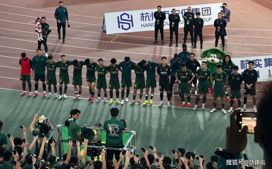 包含球迷疑虑球队阵容不稳定，期待转会窗口的词条